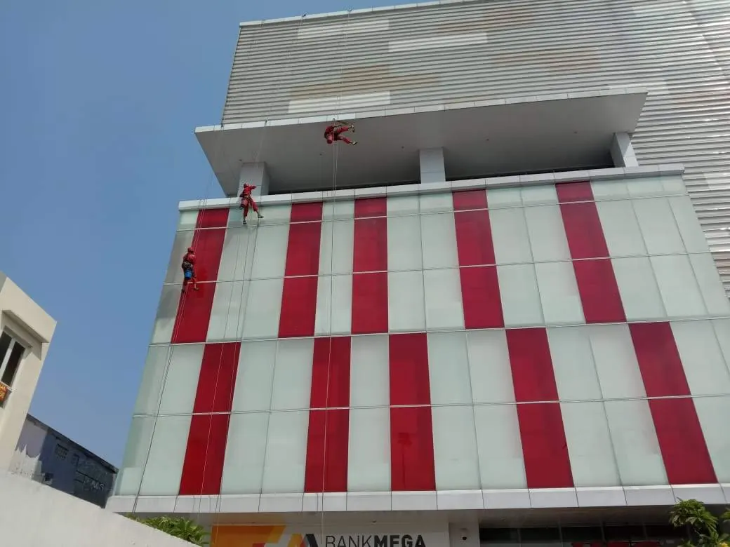 Tampak fasad Transmart Bandung