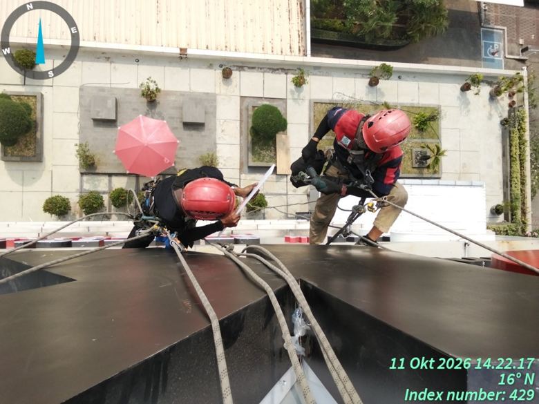 Dokumentasi pekerjaan lapangan menggunakan rope access